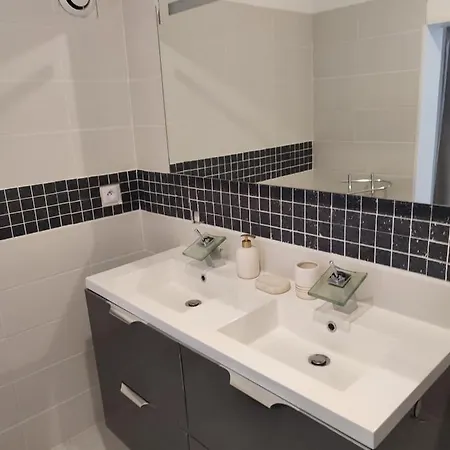 Apartment T3 Proche Plages Et Aeroport *